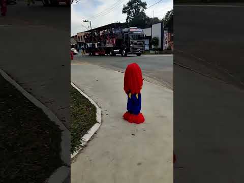 Mine fofão 😱 #carretafuracao #fofão #carretadaalegria #viralshort #mortal #dança  #trenzinho