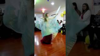 Bailando con las alas de isis