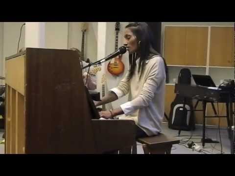 Sandra Kumuduni - Not my last song (Live)