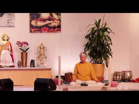 Yoga Grundreihe "Ankommensstunde" mit Ingrid - Yoga Vidya Ashram Live - 17:00 Uhr 21.01.2022
