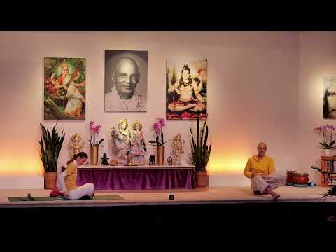 Kundalini Yogastunde mit Chakrakonzentration mit Madhuka - Yoga Vidya Live, 28.01.2023, 09:15 Uhr