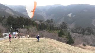 preview picture of video 'paraglider 吾川スカイパーク　2013/3/17'