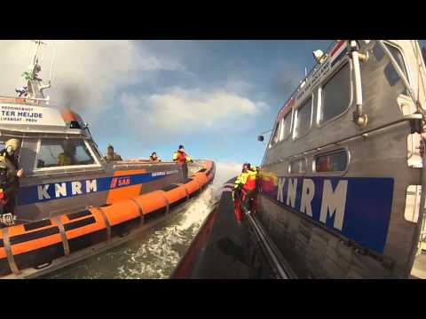 KNRM HvH met reddingsbrigade in ruig weer