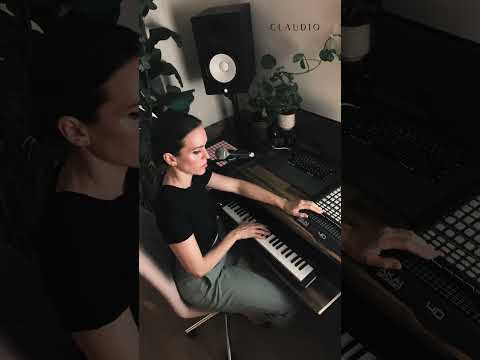 CLAUDIO - Pick this bass line!