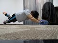 脚に15㎏加重して片足アブローラー10回 One leg 10 Ab Wheel