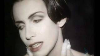 Annie Lennox - Love Song For A Vampire