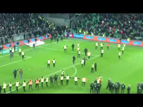 ASSE VS OL  " ENVAHISSEMENT DE TERRAIN DES ULTRAS APRÈS LA PROVOCATION DE NABIL FEKIR LYONNAIS "