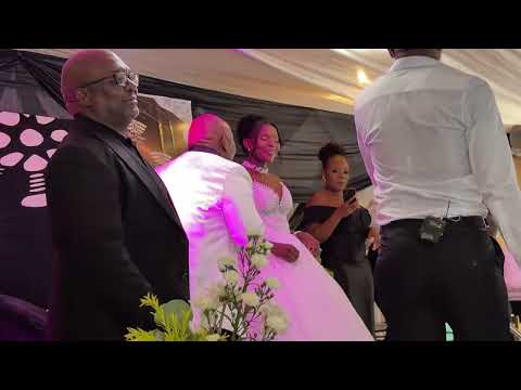 THE DOMINANTS LIVE - HI WENA (MR BOW COVER)