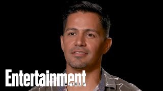 Entertainment Weekly | Jay Hernandez explique pourquoi il a perdu la moustache pour le redmarrage (VO)