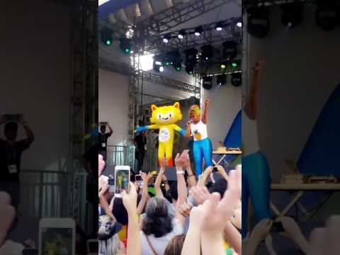 Gaby Amarantos feat. O Mascote Vinícius