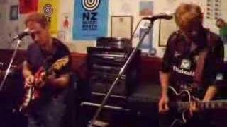 &#39;ECF&#39;s NZ Top20 song &#39;Drop Me Off&#39; performed by Ljinon &amp; 4Tunz