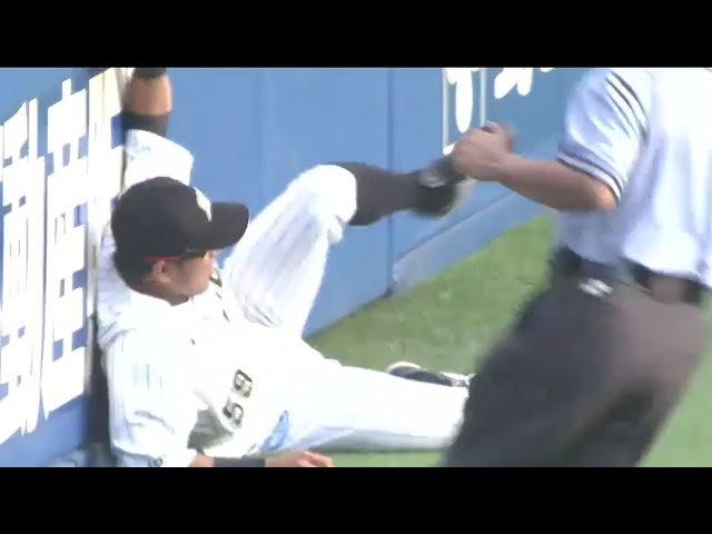 【2回表】マリーンズ・細谷 難しい打球を後ろ向きでキャッチする好守!! 2016/8/11 M-E