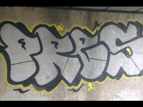 Graffiti throw up bombing on daylight