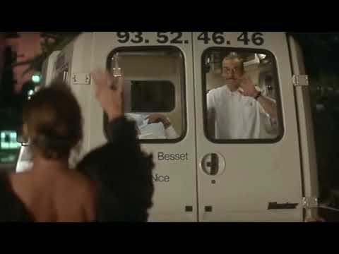 La cité de la peur - Odile dit aurevoir à Biales dans  l'ambulance