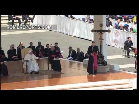 Papa: ¨Tirar comida es robarla de la mesa del pobre¨