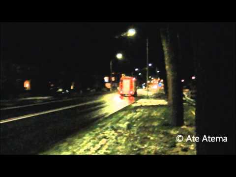 Uitruk brandweer Dokkum, HV 02-4272 met spoed onderweg naar VKO in Holwerd