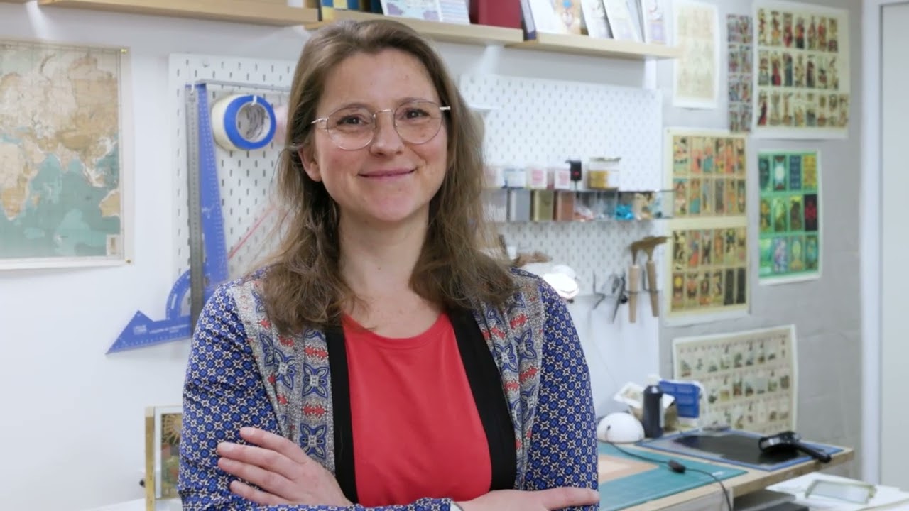 Réalisez votre trio de cartes de tarot artisanales avec Agnès - Video