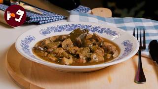 Costillas con Champiñones: El guiso "exprés" en el que querrás mojar pan hasta que se acabe el mundo