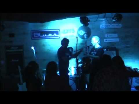 MOJO WEBB BAND @ THE 8 MILE (21-01-2012) #2 FUN GUITAR SWAPPING