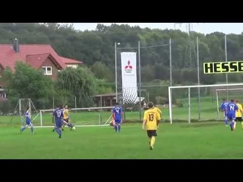 Simon Thiele erzielt das 3:0 (90.+3)