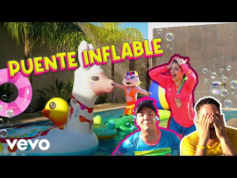 Cruzando un puente de inflables | RETOS EN LA PISCINA | El Club de Kids Play