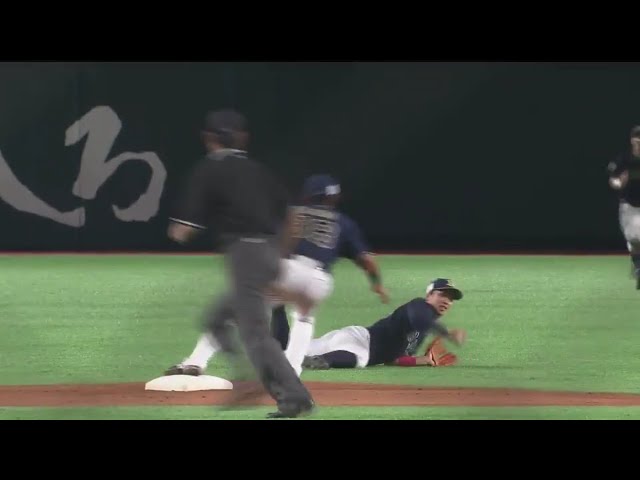 【2回裏】美技!! バファローズ・安達が横っ跳びからバックハンドトス!!  2017/9/13 H-Bs