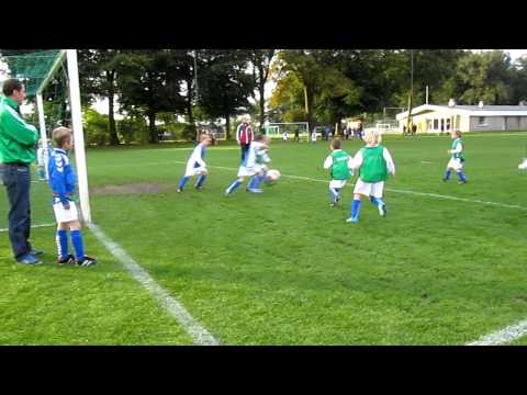 F7 SVS tegen de F8 SVS : eerste doelpunt van de F8 (13 okt 2012)