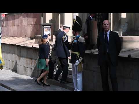 Königsfamilie beim Gottesdienst, Eröffnung des Parlaments