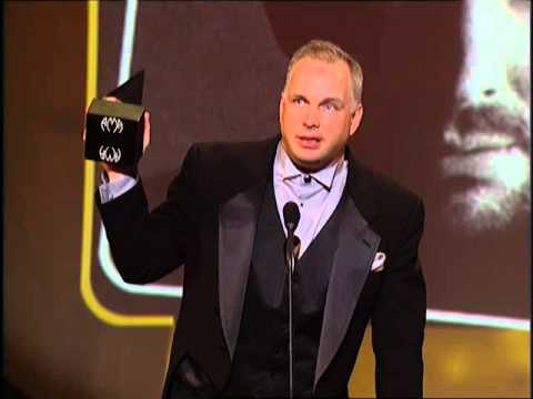 Garth Brooks Wins Country Male - AMA 2000