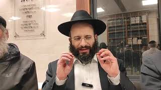 שיעור בלקוטי שיחות חלק כ''ז תזריע ב', ב' אייר תשפ''ה, בית הכנסת 770 רמת שלמה (הרב אלחנן משה נחמנסון) - התמונה מוצגת ישירות מתוך אתר האינטרנט יוטיוב. זכויות היוצרים בתמונה שייכות ליוצרה. קישור קרדיט למקור התוכן נמצא בתוך דף הסרטון