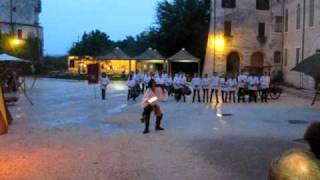 preview picture of video 'Mangiafuoco Lorenzotto alla Cena castellana nel castello di Spilimbergo (14 agosto 2010)'