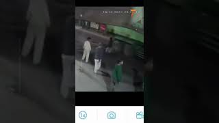 Download lagu YOUTH ATTEMPT TO STOP TRUCK ENDS IN TRAGEDY #viral #teenagers #bekasi mp3