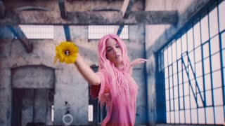 Marshmello &amp; Halsey - Be Kind (Official Music Video)