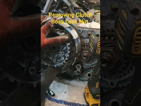 Removing Clutch Boss Lock Nut Easily! 🤯🙂🤙🫡  #dirtbike #atv #motorcycle #diy #tipsandtricks #tips