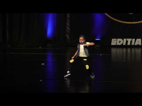 STELELE AURII, 2017 - ARIS NEGOITA PERFORMANCE