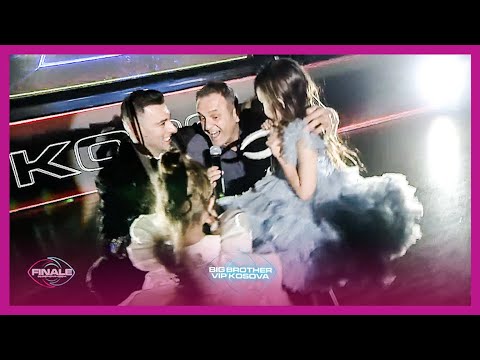 Vedati mbërrin në Klan Arena, befasohet nga Sinan Vllasaliu i cili performon  para mijëra shikuesve