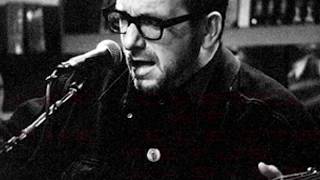 Elvis Costello performing at the Electric Fetus in Minneapolis 6.5.02