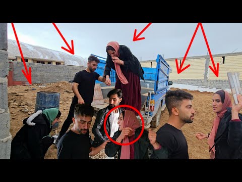 Hamida slaps Mahdi and asks for a breakup with her lover:Setareh's efforts to make peace betweenthem