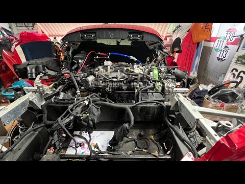 Alfa Romeo 4C VIDEO 3 Remove the engine step by step.