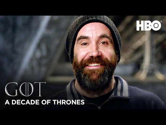 Vídeo relacionado con Marco con fotografía de El Perro de Juego de Tronos firmada por el actor Rory McCann