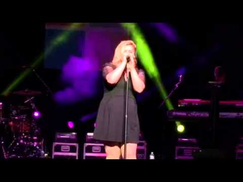 Kelly Clarkson "Shake it Off" Taylor Swift cover Buffalo 10/25/14 thumnail