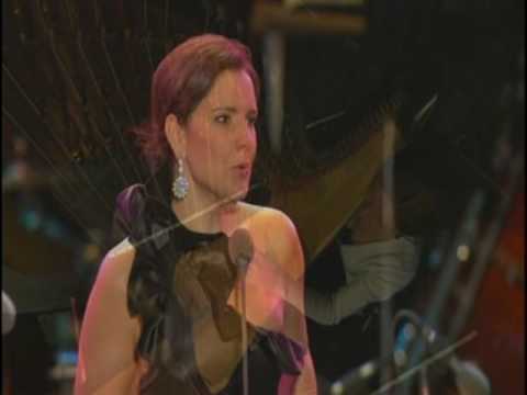 Virginia Tola sings Te quiero, dijiste