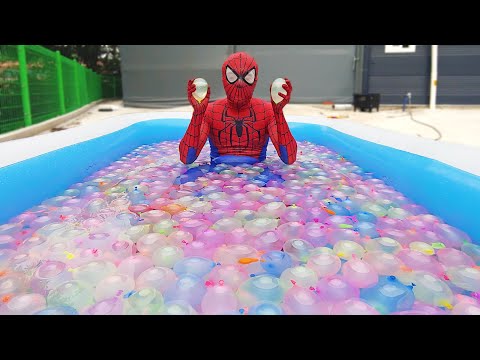 Spider Man Popping 1000 Water Balloons!