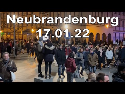 Neubrandenburg am 17.01.22 - friedlicher Lichterspaziergang mit ca. 2000 Menschen