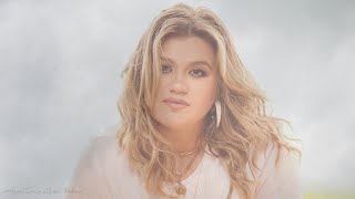 Kelly Clarkson (You Make Me Feel Like) A Natural Woman Lyrics Video