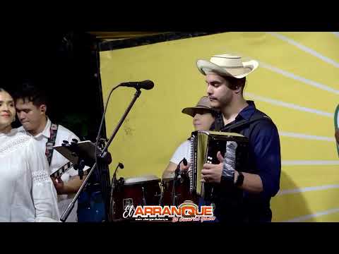 ANARKELYS ARIAS PLAZA PRAGA ENTRADA REINA FESTIVAL NACIONAL DE LA POLLERA