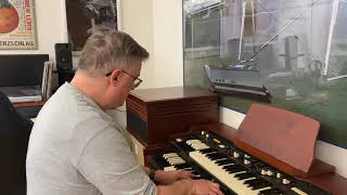 Video thumbnail for Leslie 2101 mk 2 short demonstration with Hammond XK 3c by Andreas Wilkowski