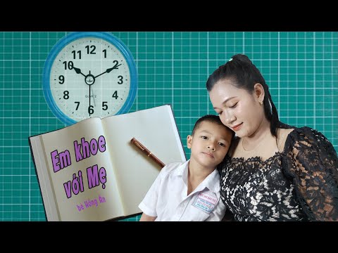 Em khoe với mẹ - Bé Hồng Ân