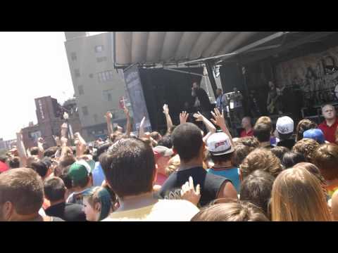 i am the end of the world jfc the acacia strain detroit july 8th 2011 warped tour accident