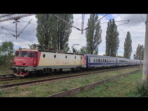 Tren IR1754 Suceava - Bucuresti Nord trece prin Sabaoani cu 40-0700-7 a depoului Galati - 04.10.2022